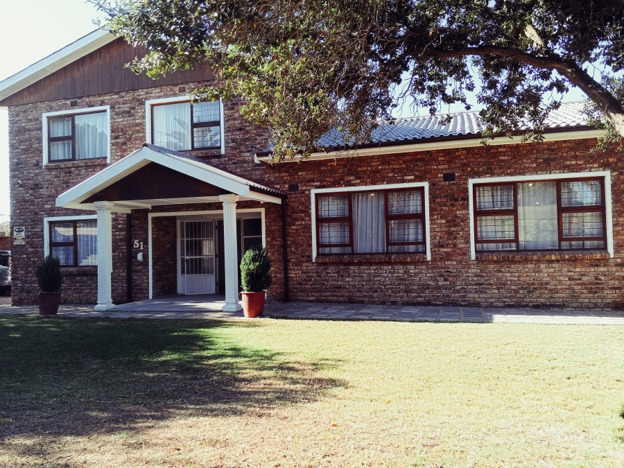 6 Bedroom Property for Sale in Bayview Western Cape